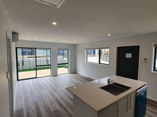 Townhouse for rent in Awhitu