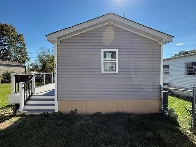 House for sale in Lakeview Trailer Park, Sykesville