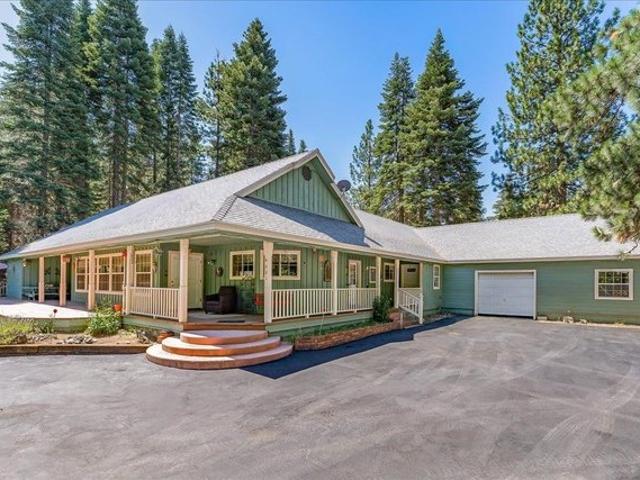 House for sale in Mount Shasta, California