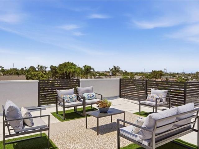 Townhouse for sale in Lawndale, California