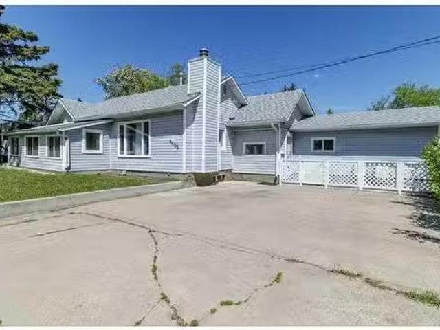 House for sale in Sylvan Lake