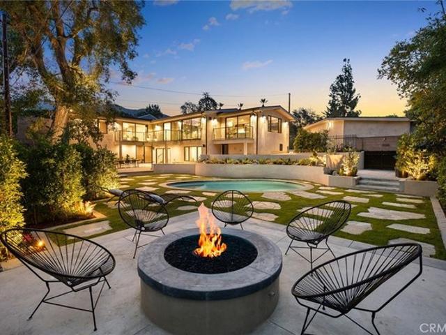 House for sale in La Canada Flintridge, California