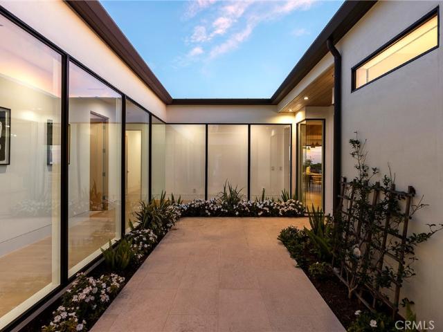 House for sale in Corona Del Mar, California