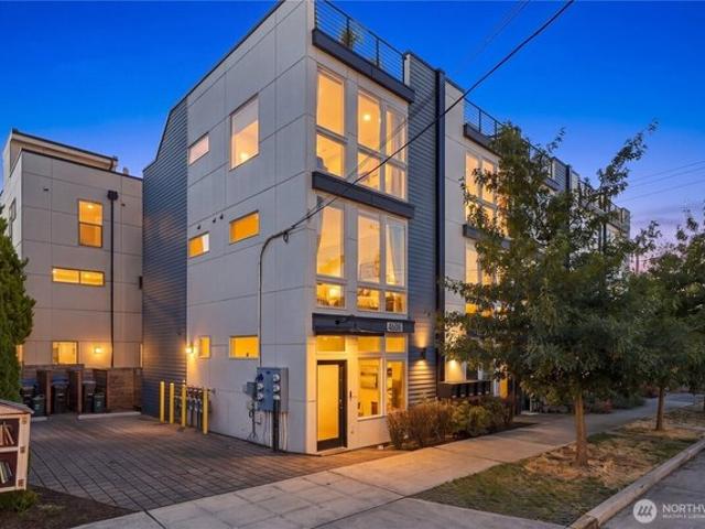 Townhouse for sale in Seattle, Washington