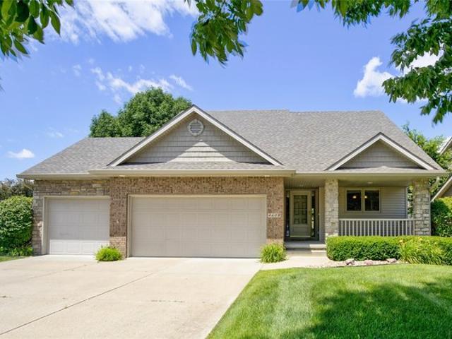 Townhouse for sale in Urbandale, Iowa