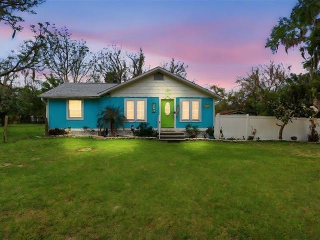House for sale in De Leon Springs, Florida