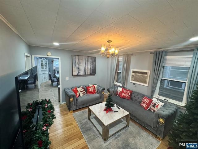 Duplex for rent in Hudson, New Jersey