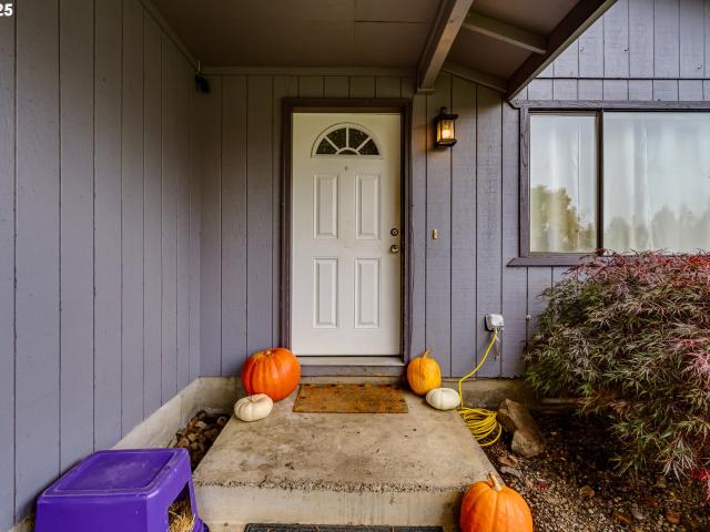 House for sale in Creswell, Oregon