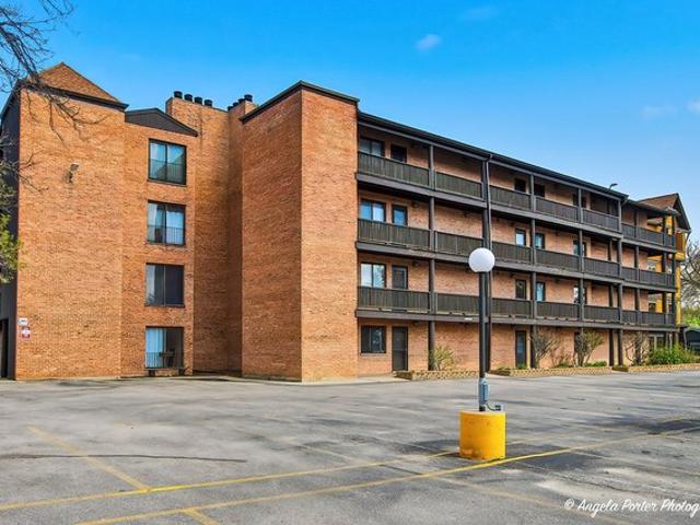 Condo for sale in Wauconda, Illinois