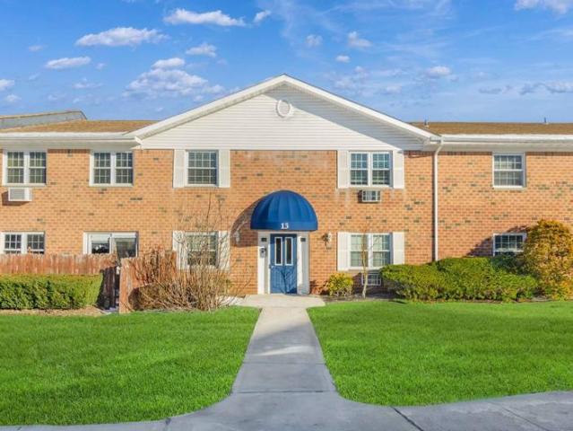 Condo for sale in Smithtown Condo for sale in Smithtown