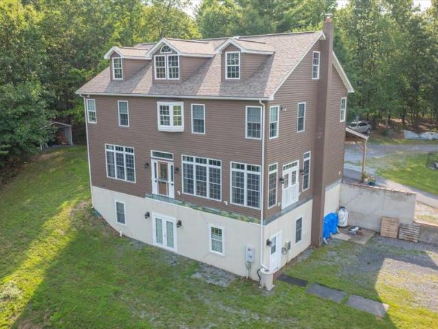 House for sale in Hedgesville, West Virginia