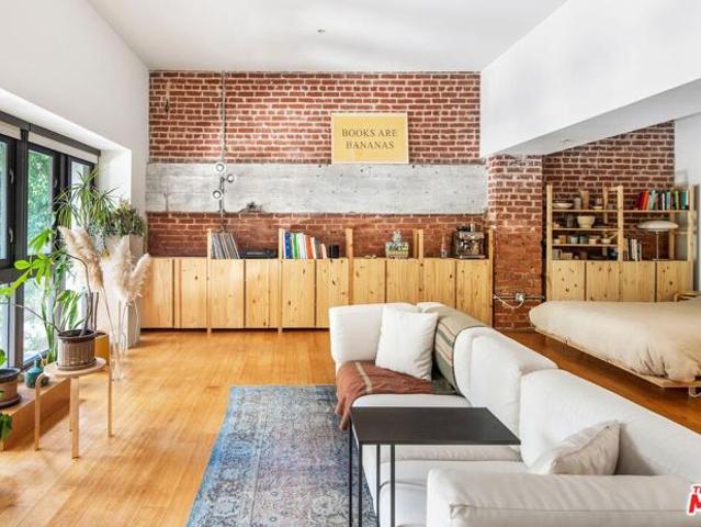 Condo for sale in Canoga Park, California