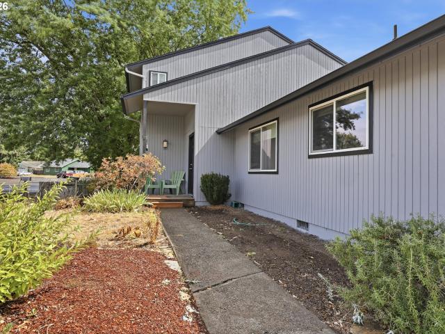 House for sale in Junction City, Lane County