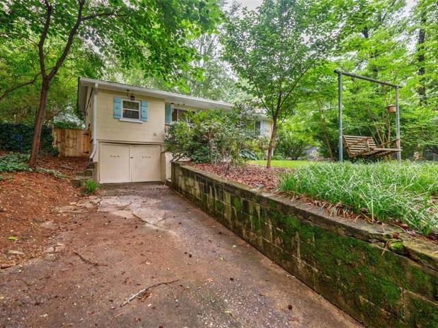 House for sale in Pine Lake
