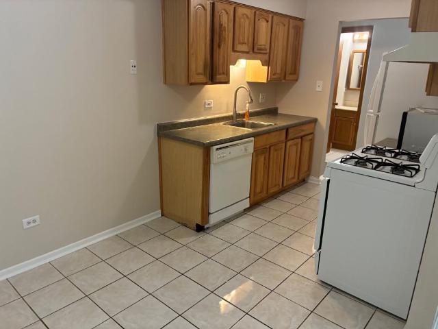 Condo for sale in Brookfield, Illinois