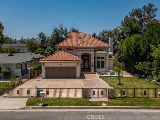 House for sale in La Canada Flintridge, California
