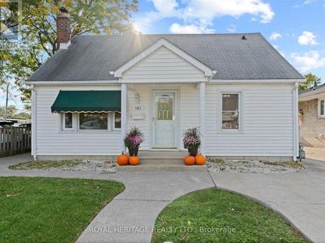 House for sale in Riverside, Windsor