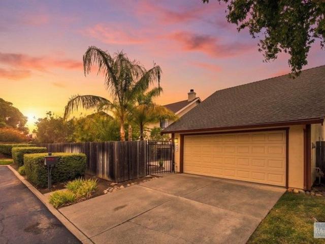 Townhouse for sale in Solano, California