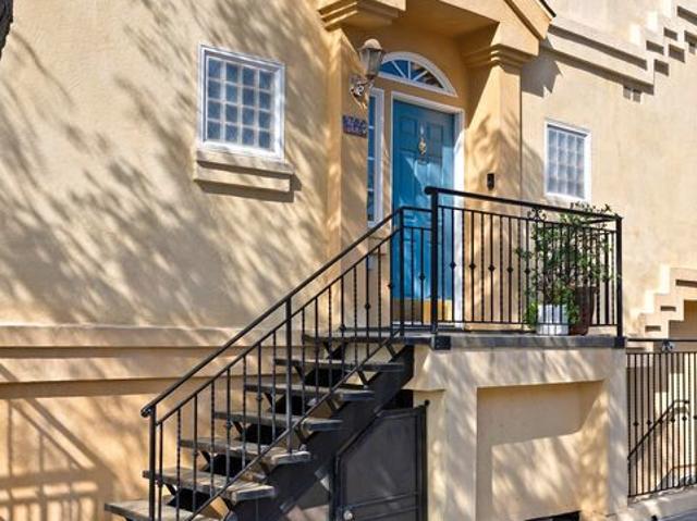 Townhouse for sale in Canoga Park, California