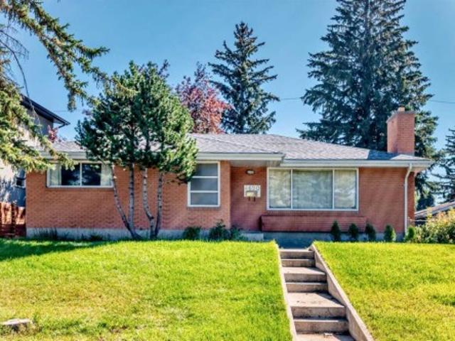 House for sale in Varsity, Calgary