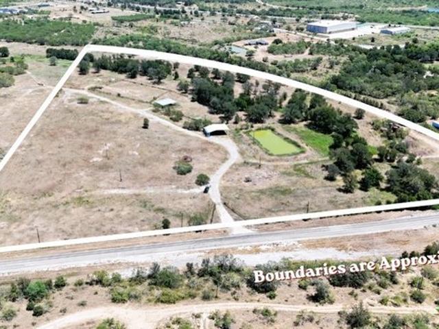 Farm for sale in Luling, Texas