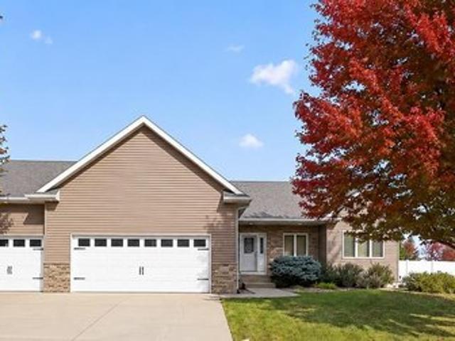 House for sale in Summit Pointe, Rochester