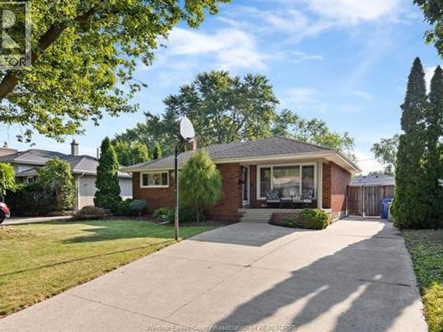 House for sale in Riverside, Windsor
