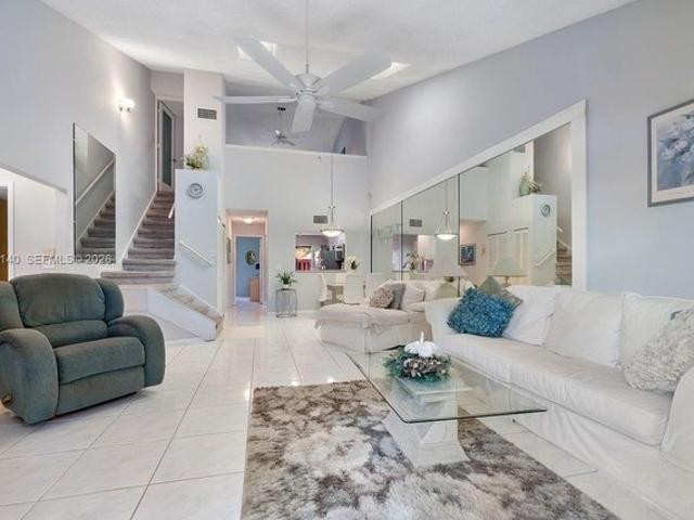 Townhouse for sale in Dania, Florida