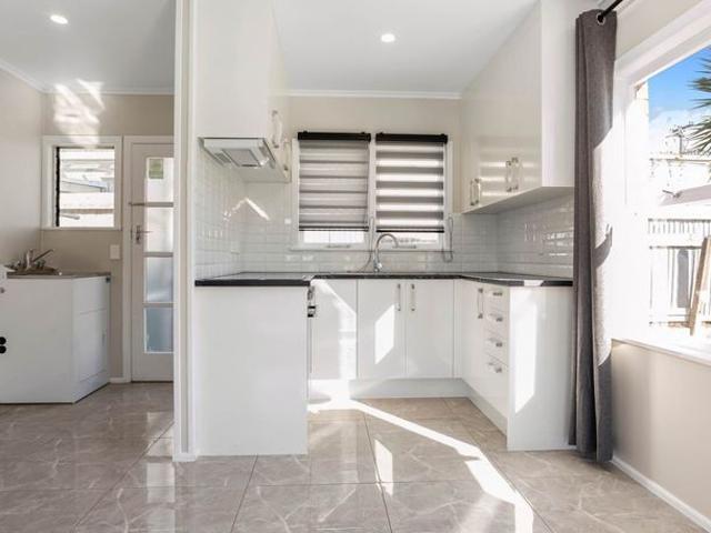 Apartment for rent in Te Atatū Peninsula, Henderson-Massey