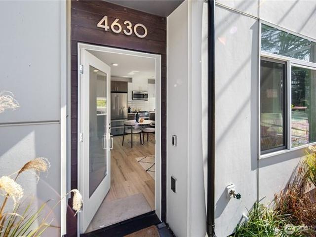 Townhouse for sale in Seattle, Washington