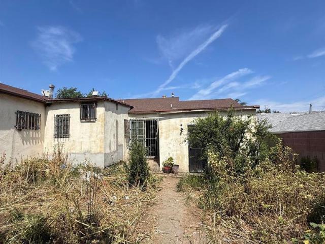 House for sale in East Los Angeles, Canoga Park