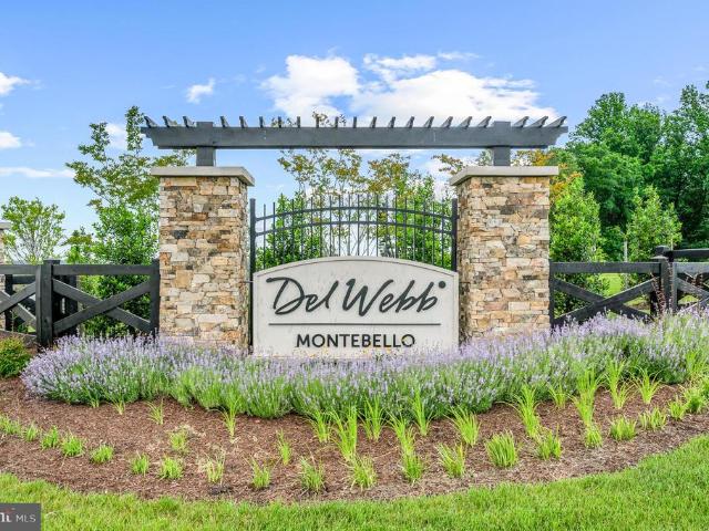 Townhouse for sale in Sterling