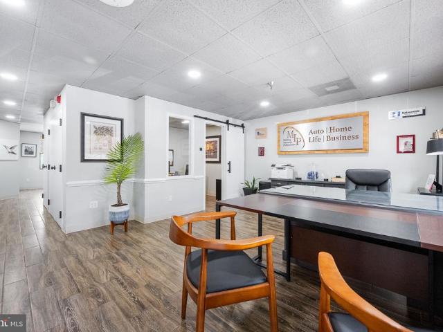Commercial for sale in Sterling