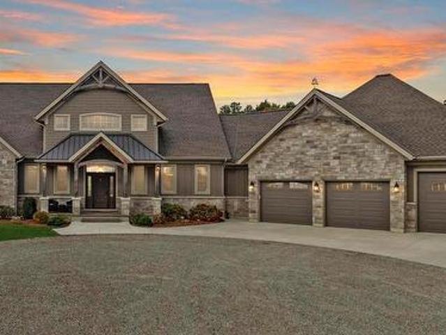 House for sale in Plympton–wyoming, Ontario