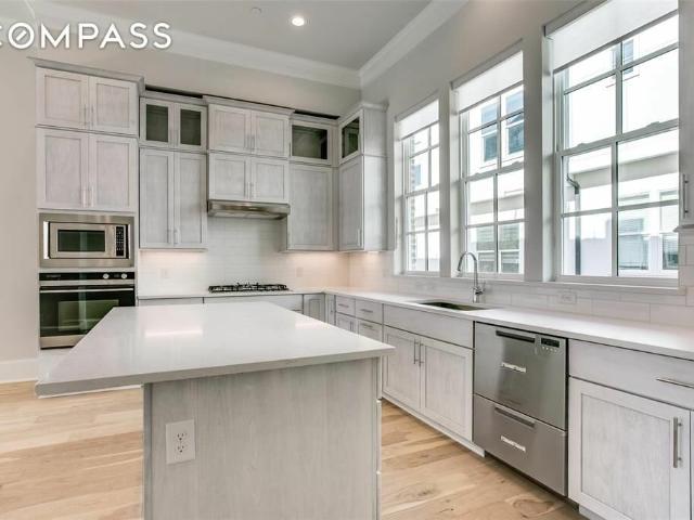 Townhouse for sale in Dallas