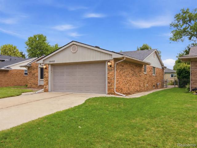 House for sale in Plum Grove Village, Macomb Township