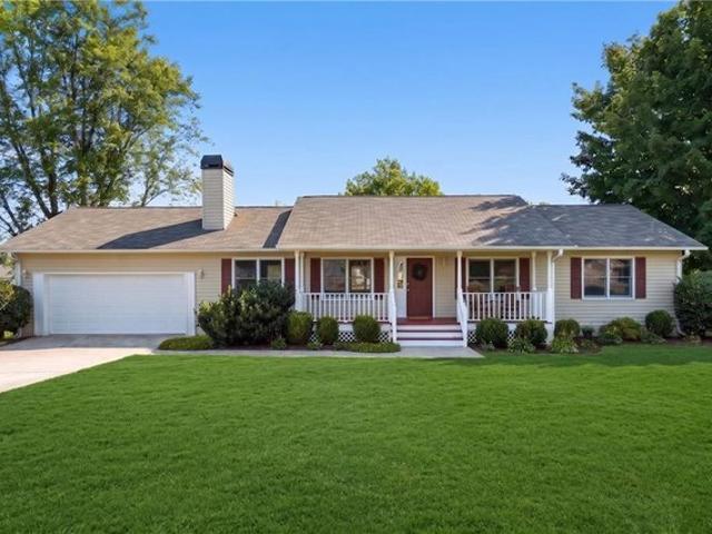 House for sale in Flowery Branch, Georgia