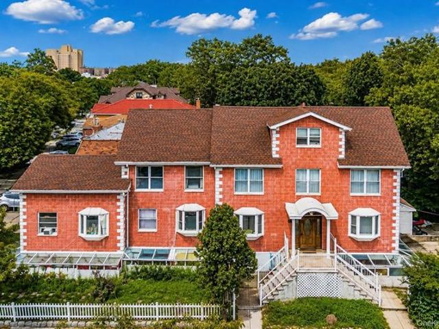House for sale in Queens, Arverne