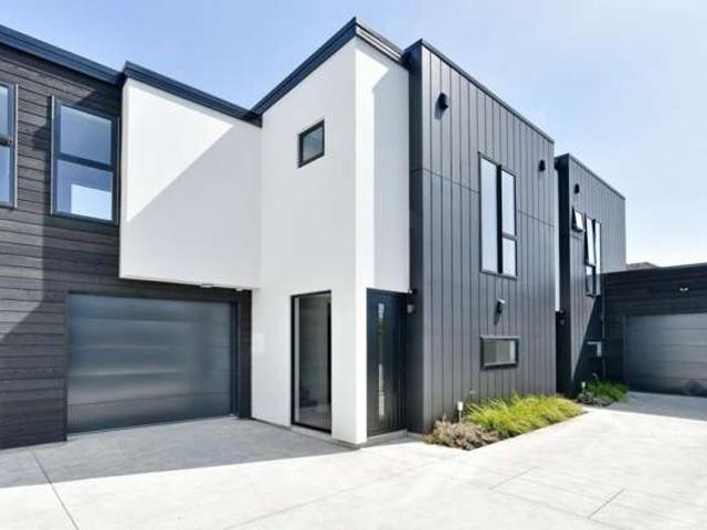 Property for sale in Chaslands, Canterbury