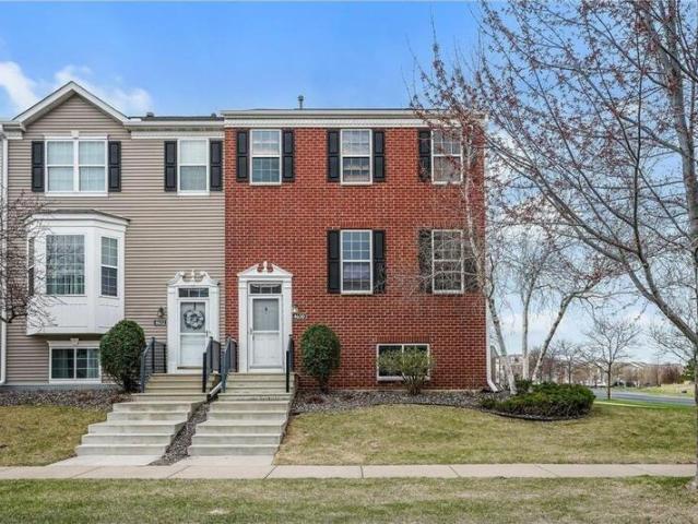 Townhouse for sale in Shakopee