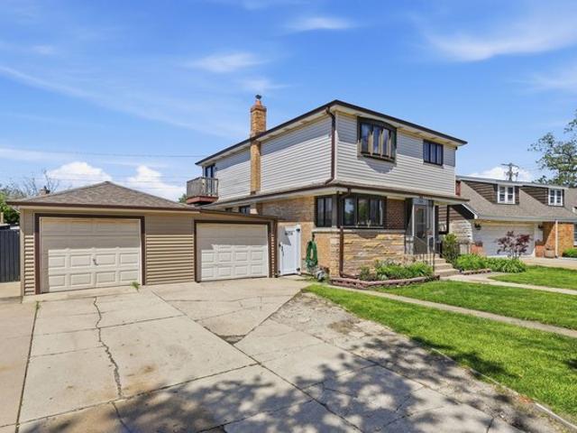 House for sale in Schiller Park, Illinois