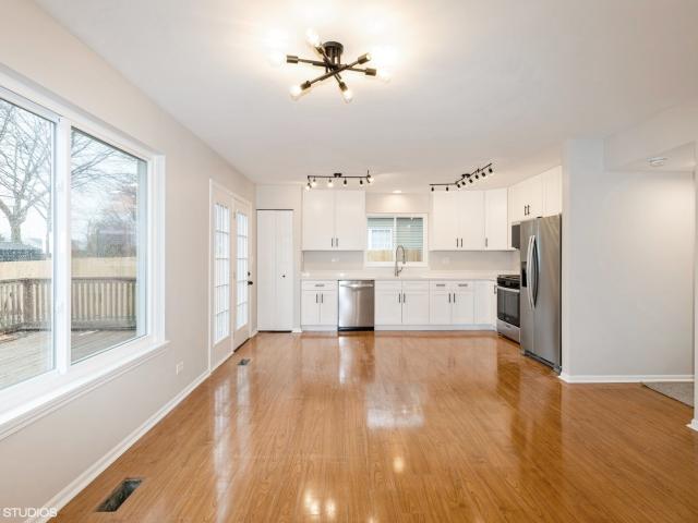 House for sale in Mchenry, Illinois