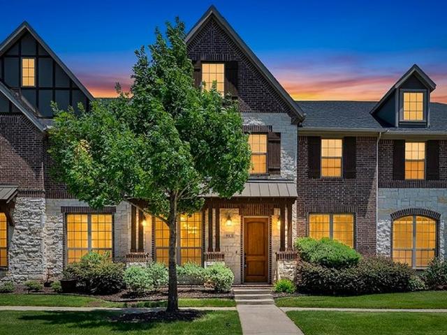 Townhouse for sale in Carrollton, Texas