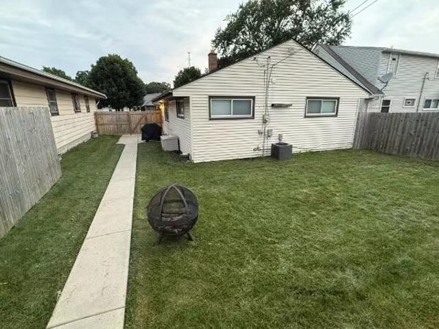 House for sale in Greenfield Park, Wisconsin