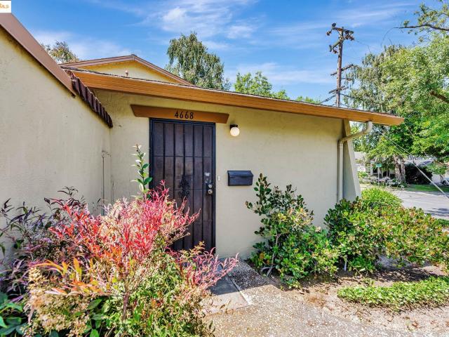 Townhouse for sale in Fremont