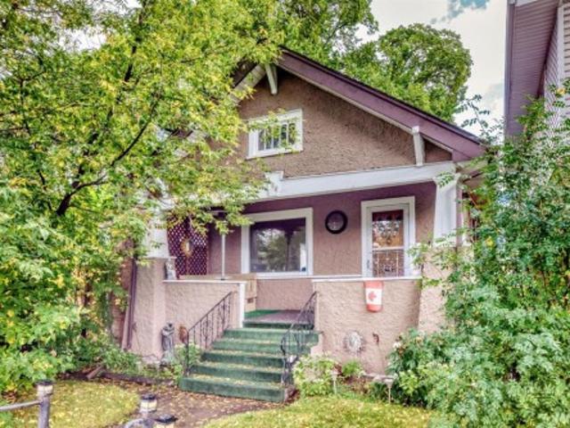 House for sale in Mount Pleasant, Calgary