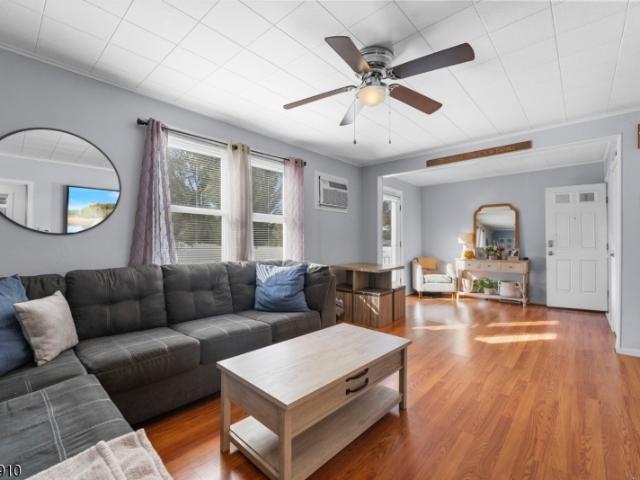 House for sale in Elmwood Park, New Jersey