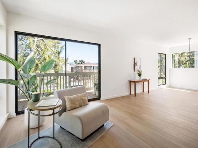 Condo for sale in San Mateo, California