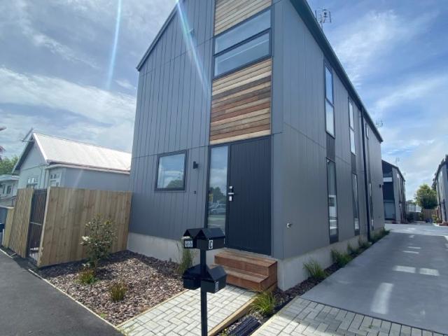 Townhouse for rent in Heathcote, Canterbury