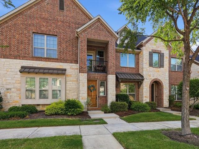 Townhouse for sale in Carrollton, Texas